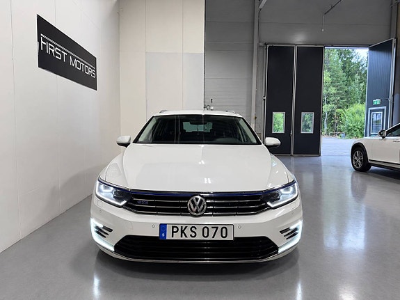 Volkswagen Passat 5 of 24