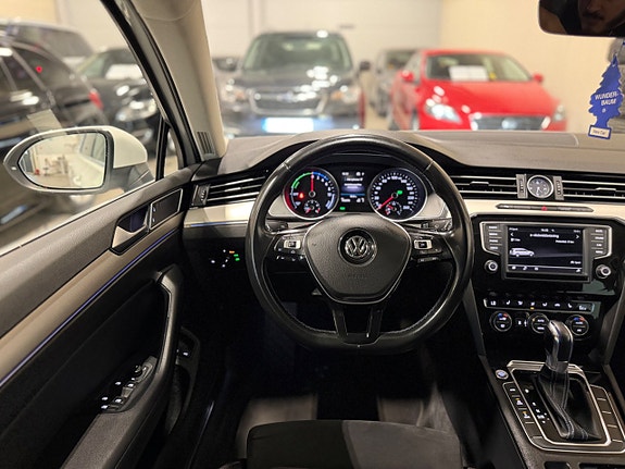 Volkswagen Passat 15 of 24
