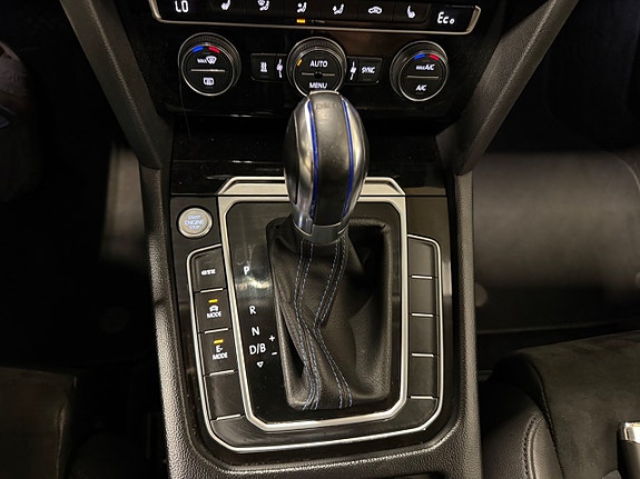 Volkswagen Passat 22 of 24