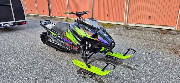 Arctic-cat M8000 Alpha 146 "Kitty Cat" 2 of 5