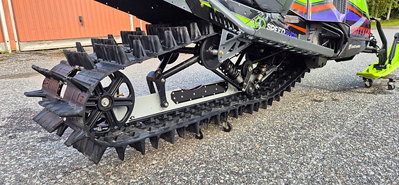 Arctic-cat M8000 Alpha 146 "Kitty Cat" 4 of 5