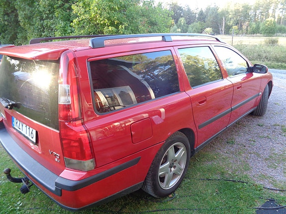 Volvo V70 2 of 30