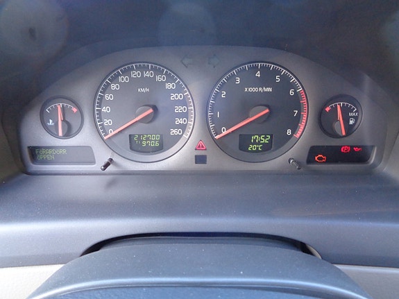 Volvo V70 10 of 30