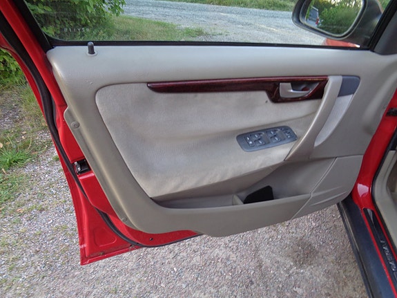Volvo V70 8 of 30