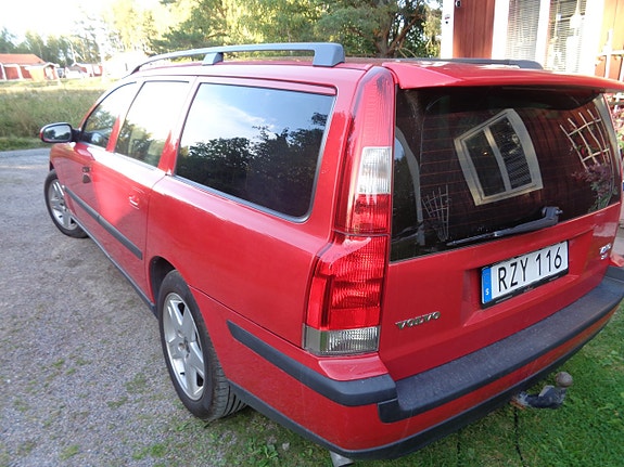 Volvo V70 4 of 30