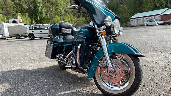 Harley-Davidson CVO Electra Glide 9 of 9