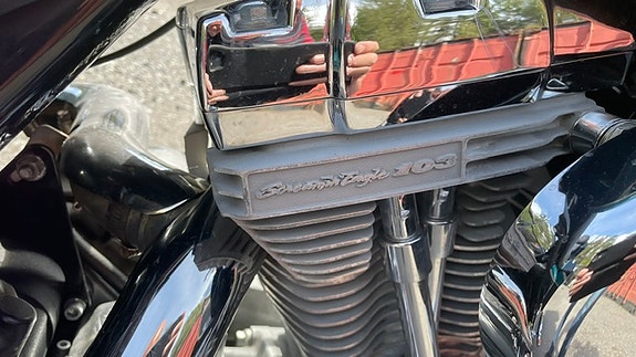 Harley-Davidson CVO Electra Glide 5 of 9