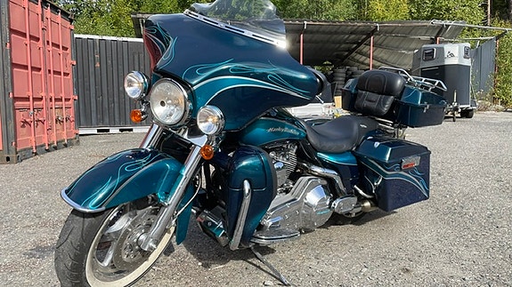 Harley-Davidson CVO Electra Glide 2 of 9