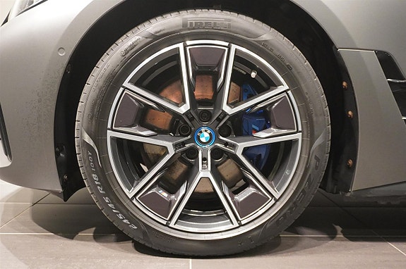 BMW i4 7 of 17