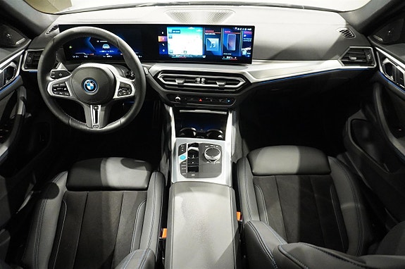 BMW i4 10 of 17