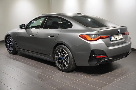 BMW i4 3 of 17