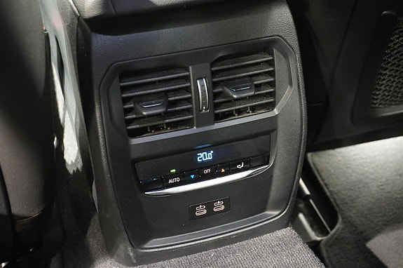 BMW i4 13 of 17