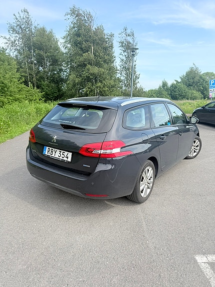 Peugeot 308 SW 5 of 7
