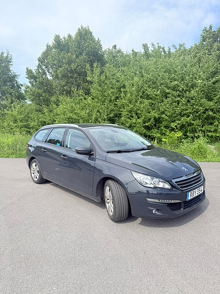 Peugeot 308 SW 2 of 7
