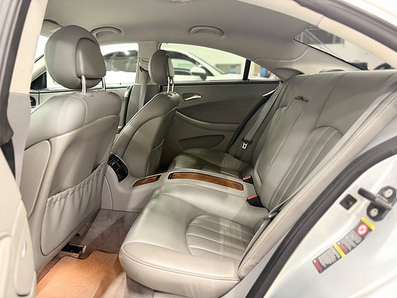 Mercedes-Benz CLS350 12 of 24
