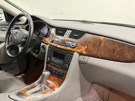 Mercedes-Benz CLS350 15 of 24
