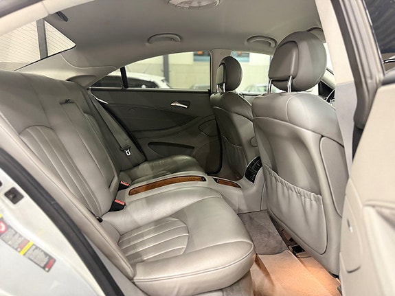 Mercedes-Benz CLS350 14 of 24