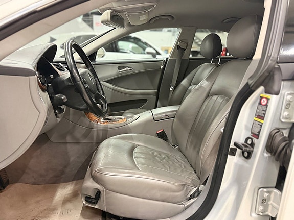 Mercedes-Benz CLS350 11 of 24