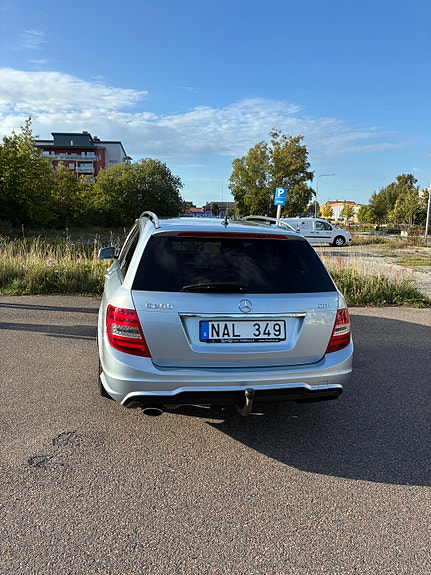 Mercedes-Benz C200 3 of 6