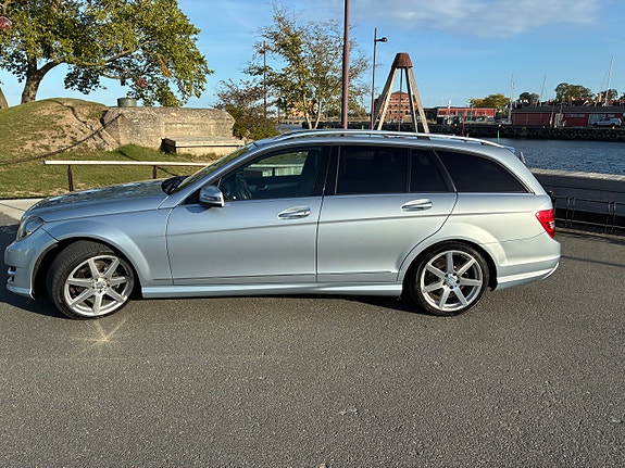 Mercedes-Benz C200 2 of 6