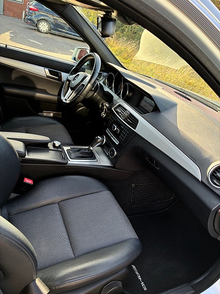 Mercedes-Benz C200 5 of 6