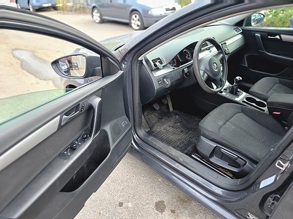 Volkswagen Passat 8 of 17