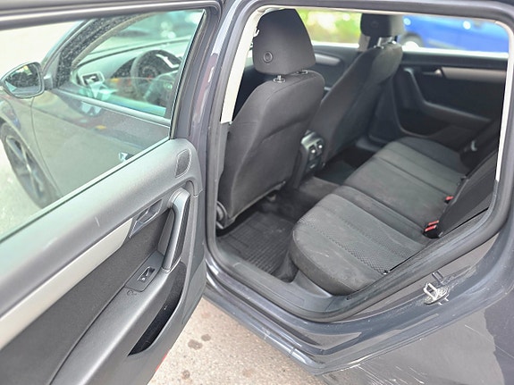 Volkswagen Passat 9 of 17