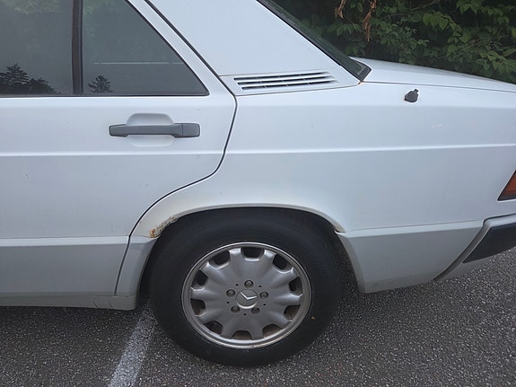 Mercedes-Benz 190 E 7 of 21