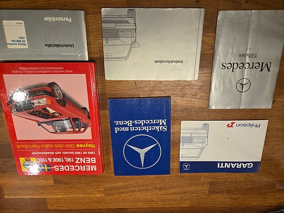 Mercedes-Benz 190 E 21 of 21