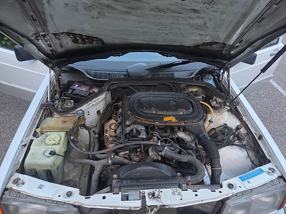 Mercedes-Benz 190 E 10 of 21