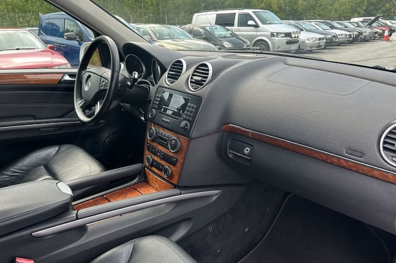 Mercedes-Benz GL320 13 of 18