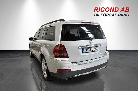 Mercedes-Benz GL320 7 of 18