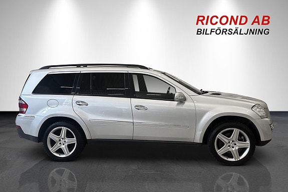 Mercedes-Benz GL320 2 of 18