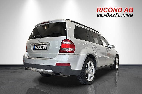 Mercedes-Benz GL320 11 of 18
