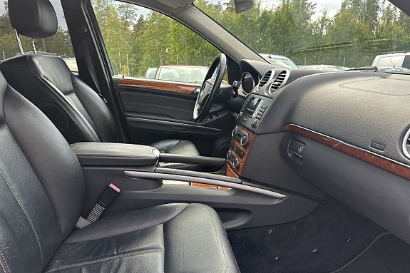 Mercedes-Benz GL320 12 of 18