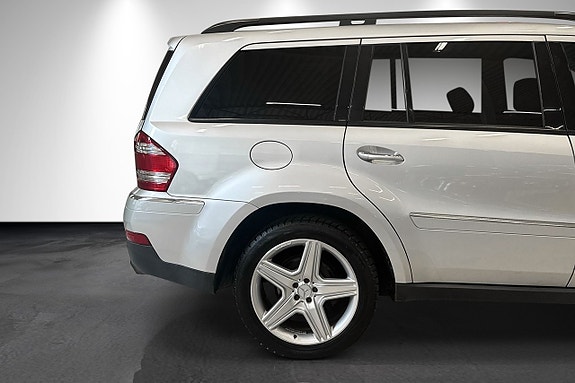 Mercedes-Benz GL320 3 of 18