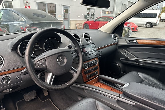Mercedes-Benz GL320 15 of 18