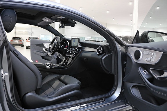 Mercedes-Benz C63 21 of 30