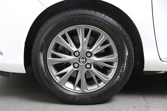 Toyota Yaris 8 of 23