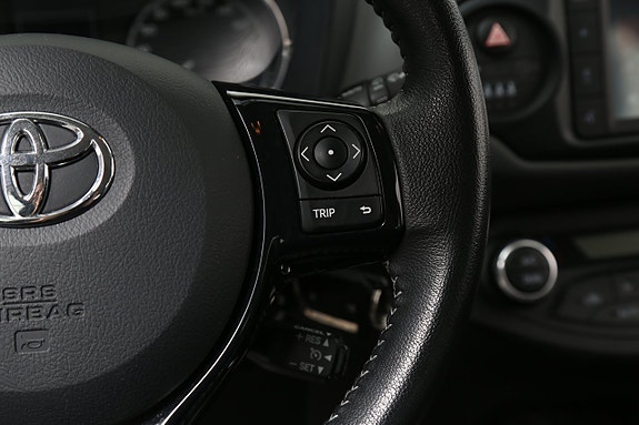 Toyota Yaris 19 of 23