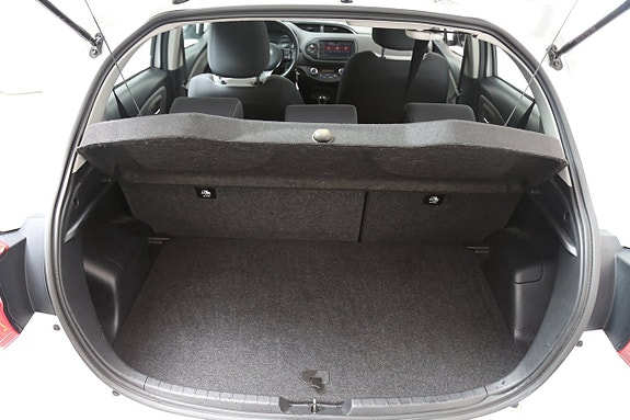 Toyota Yaris 12 of 23