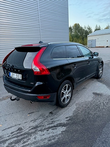 Volvo XC60 3 of 5