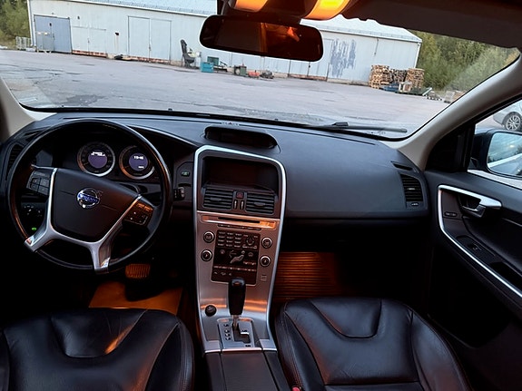 Volvo XC60 4 of 5