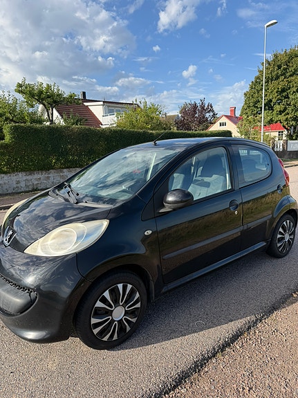 Peugeot 107 2 of 5