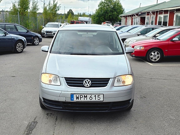 Volkswagen Touran 6 of 21
