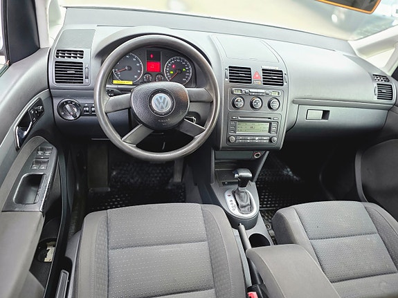 Volkswagen Touran 2 of 21