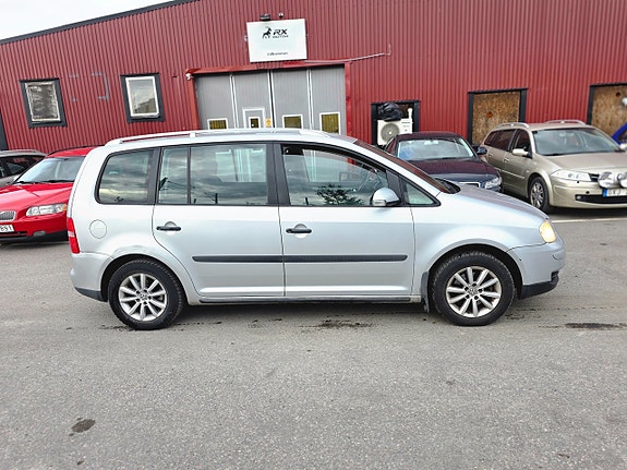 Volkswagen Touran 5 of 21
