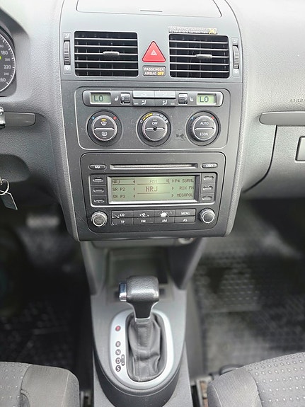 Volkswagen Touran 4 of 21