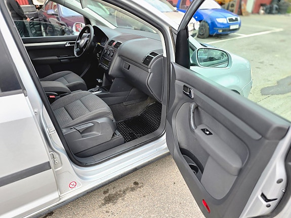 Volkswagen Touran 14 of 21