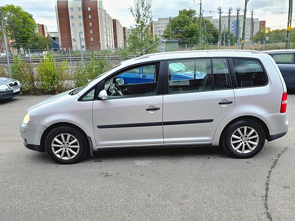 Volkswagen Touran 9 of 21